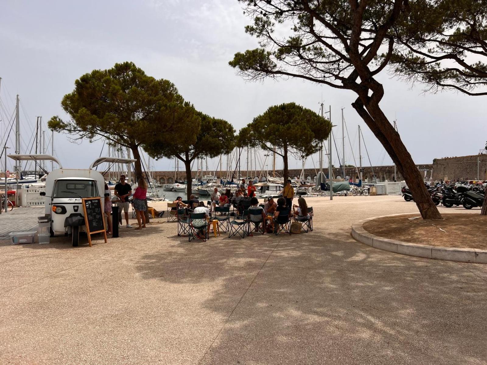 Botel Location Cote D Azur Antibes